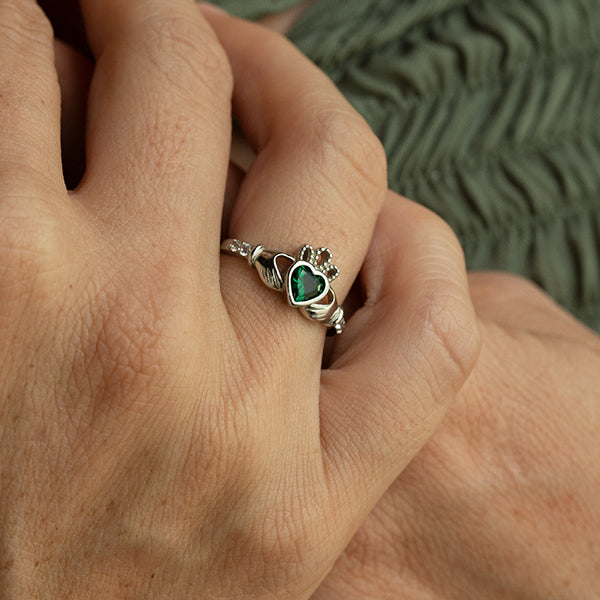 The Claddagh Ring | 18K White Gold Emerald Heart